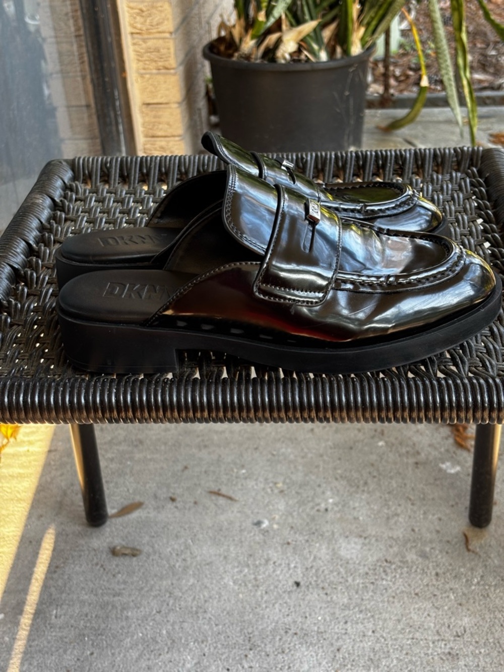DKNY Black Patent Penny Loafer Mule Platform Slides Dark Academia Size8M Women’s - Picture 3 of 16